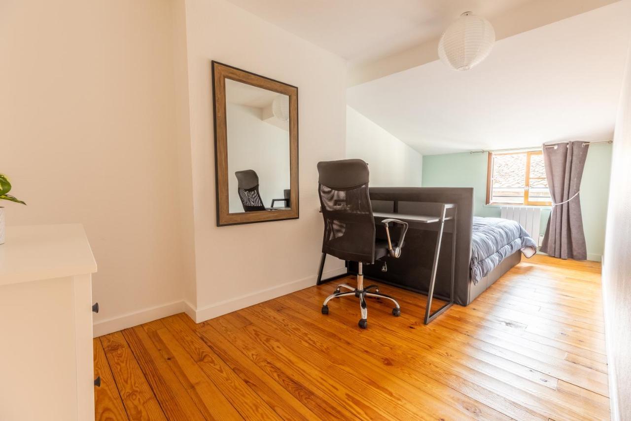 Le Double Pirou # 2 Appartements # Halte Auvergne Thiers Exterior photo